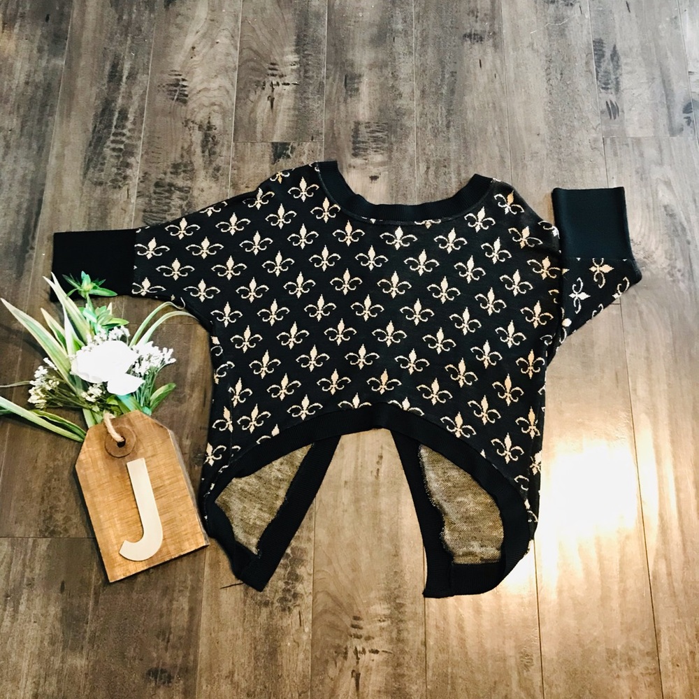 RUE21 High Low Sweater w/Back Button Detail